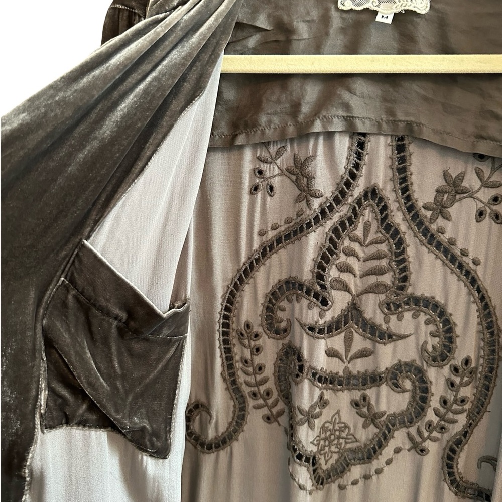 Johnny Was Love Duster Velvet Long Kimono Embroidered Gray M Whimsigoth READ - Picture 6 of 15